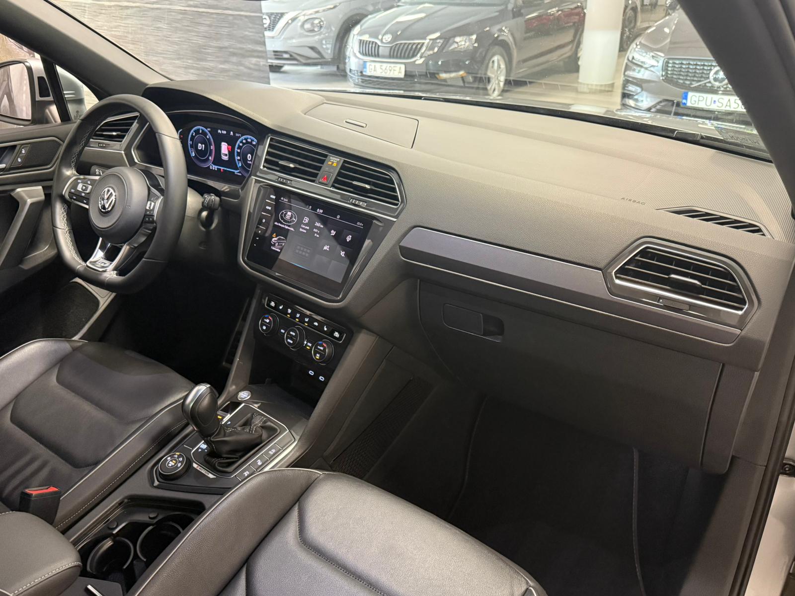 Volkswagen Tiguan 2021 - zdjęcie 14