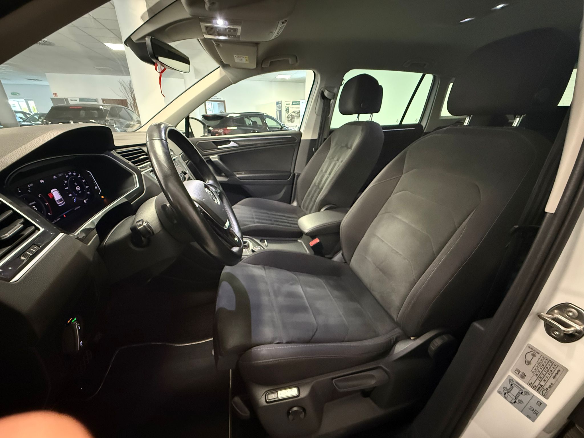 Volkswagen Tiguan 2020 - zdjęcie 13