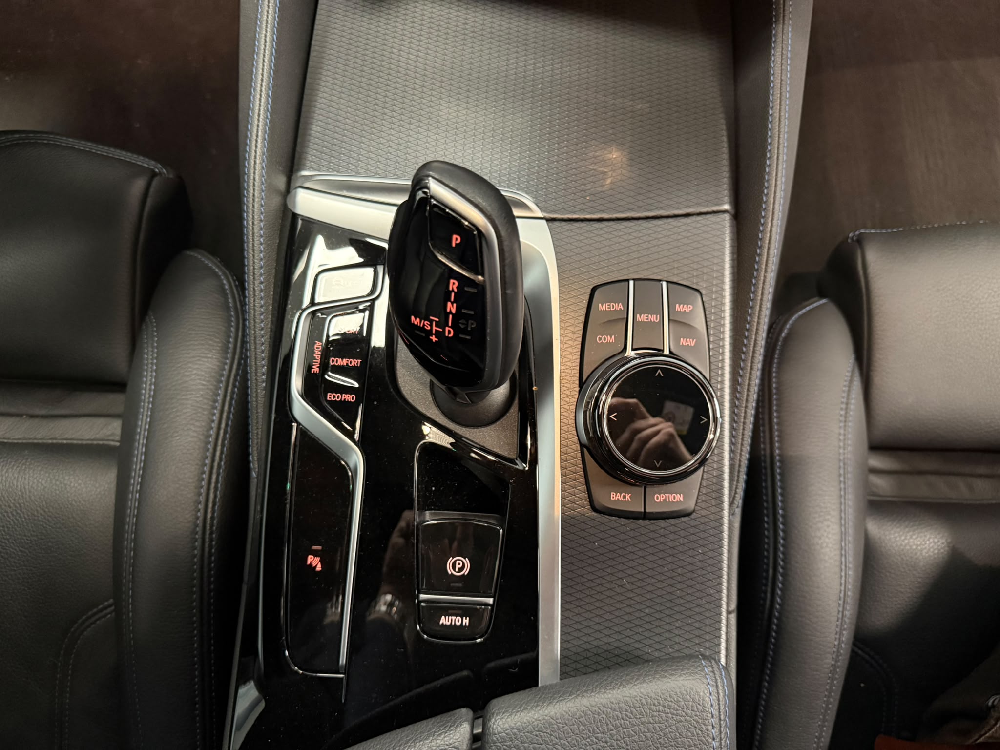BMW Seria 5 2023 - zdjęcie 36