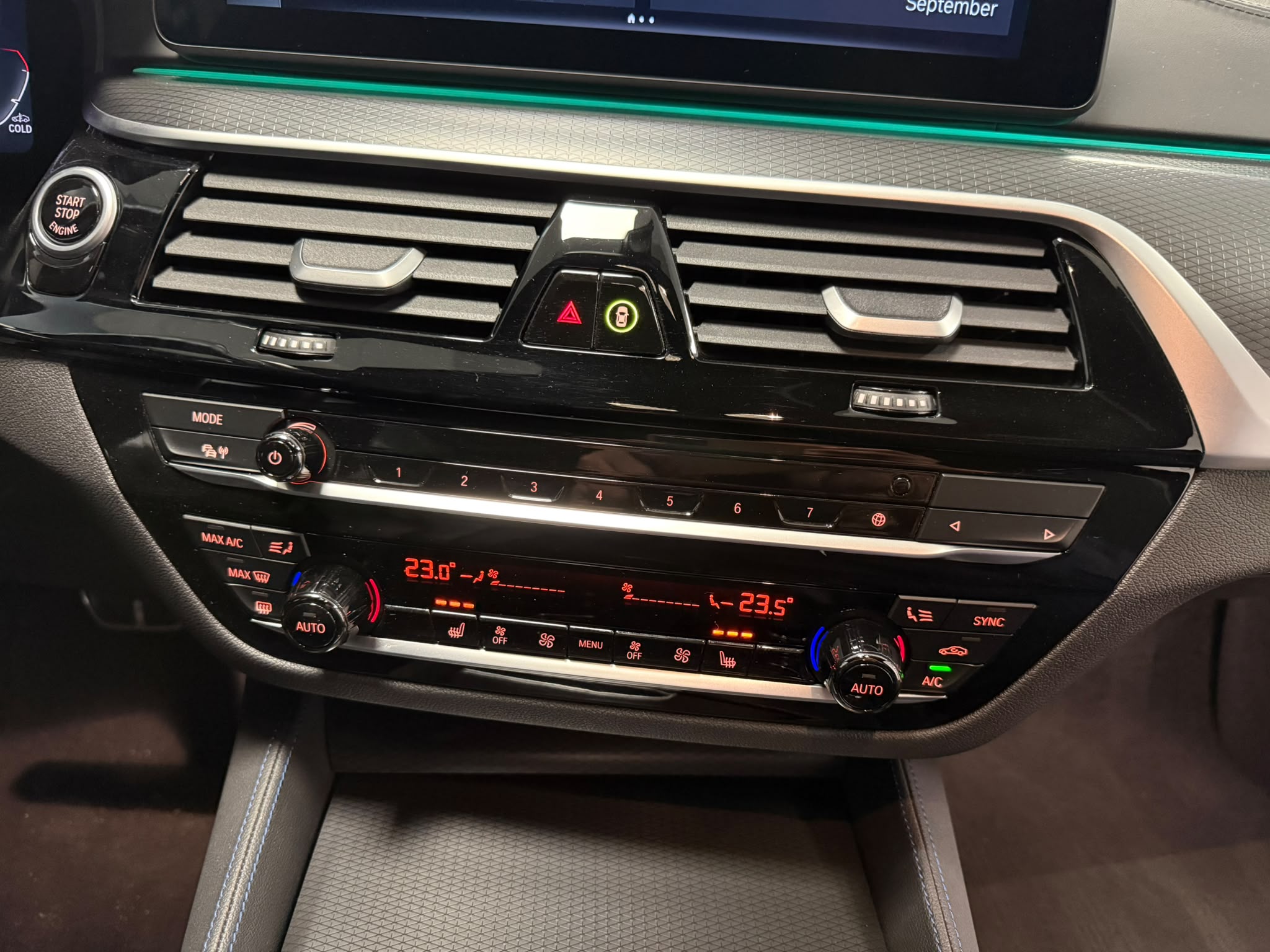 BMW Seria 5 2023 - zdjęcie 28