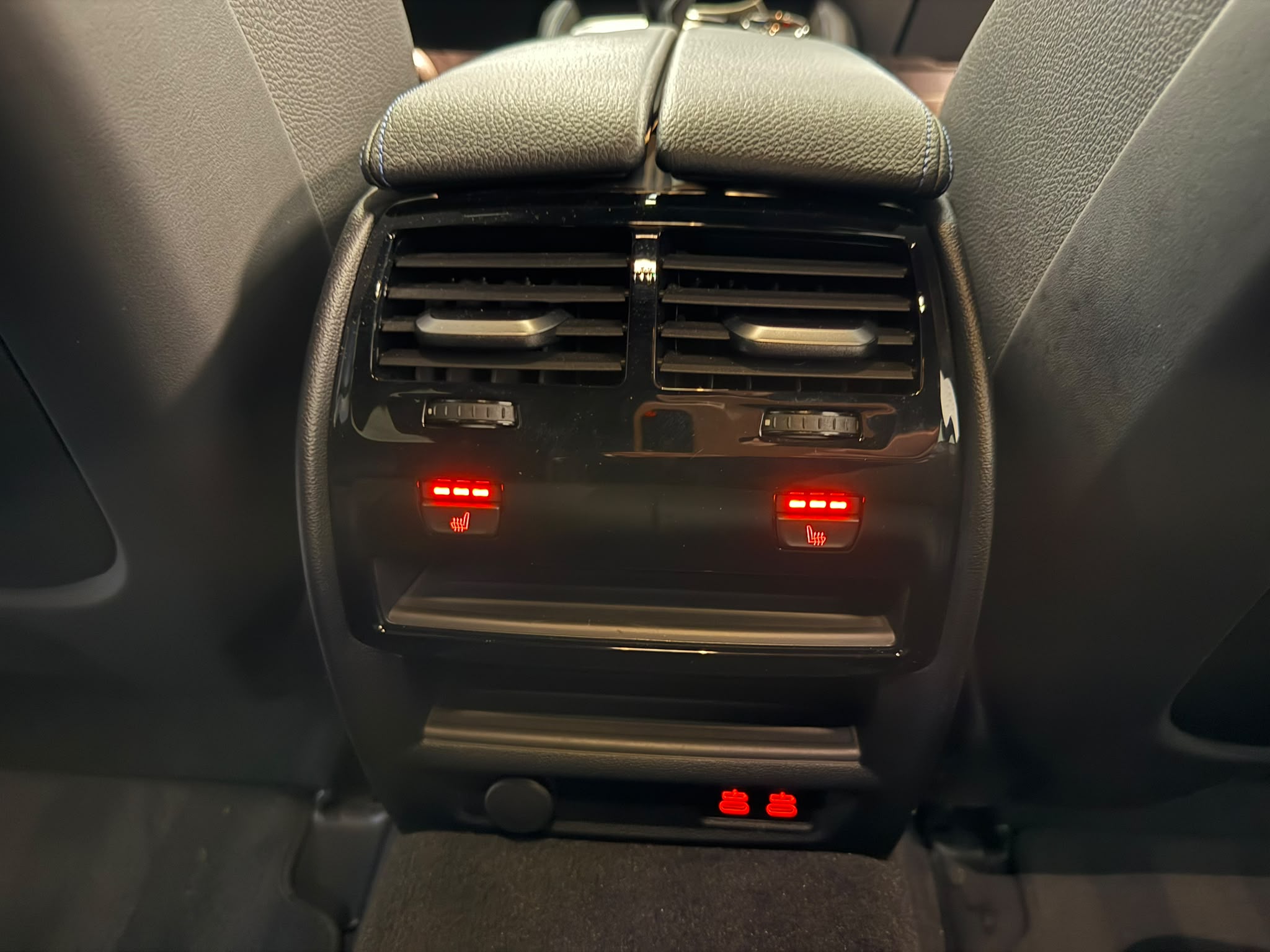 BMW Seria 5 2023 - zdjęcie 40