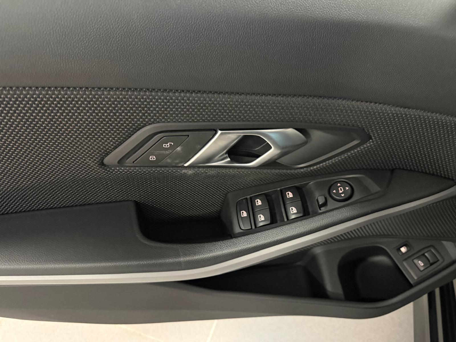 BMW Seria 3 2021 - zdjęcie 39