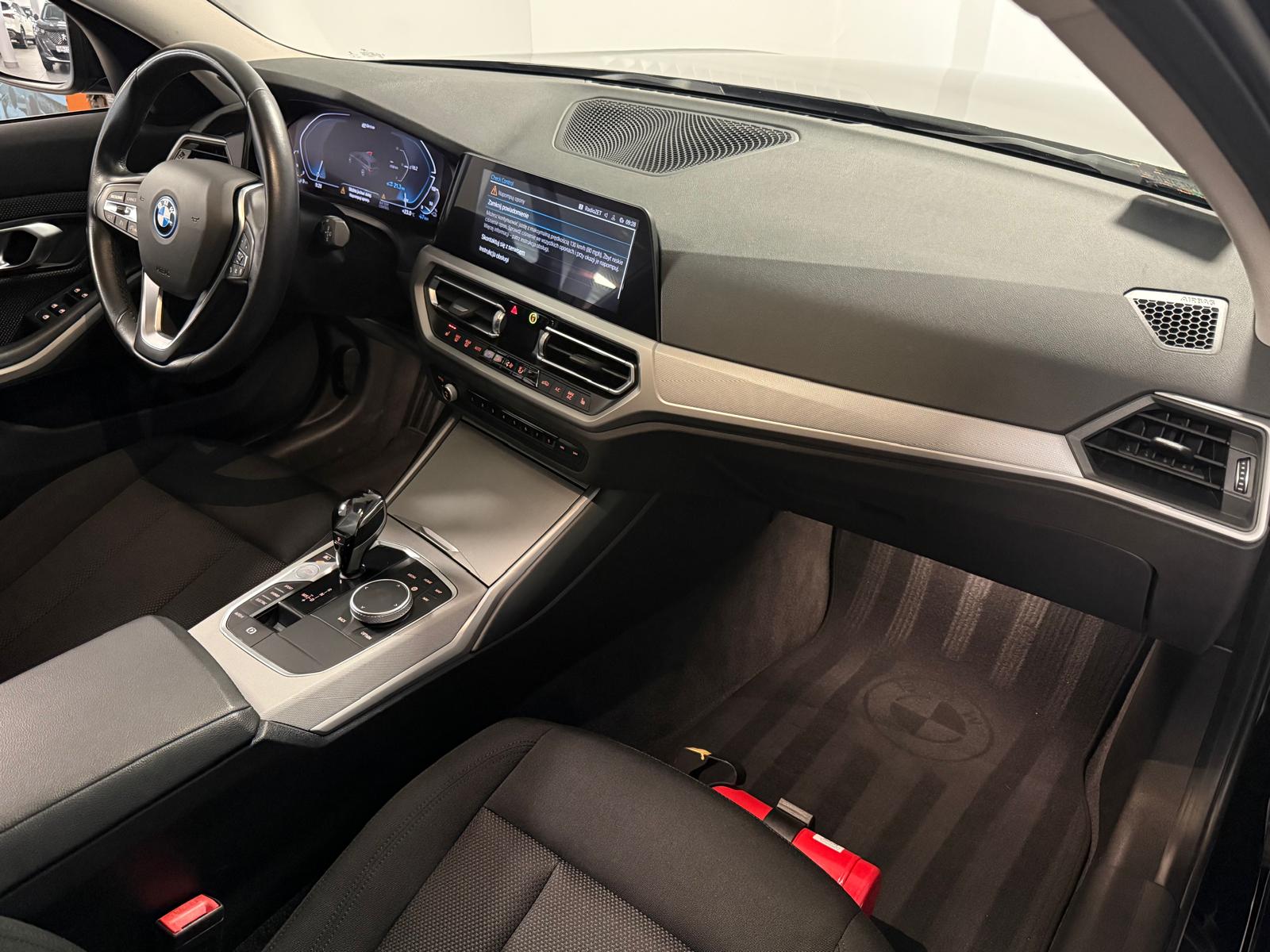 BMW Seria 3 2021 - zdjęcie 19