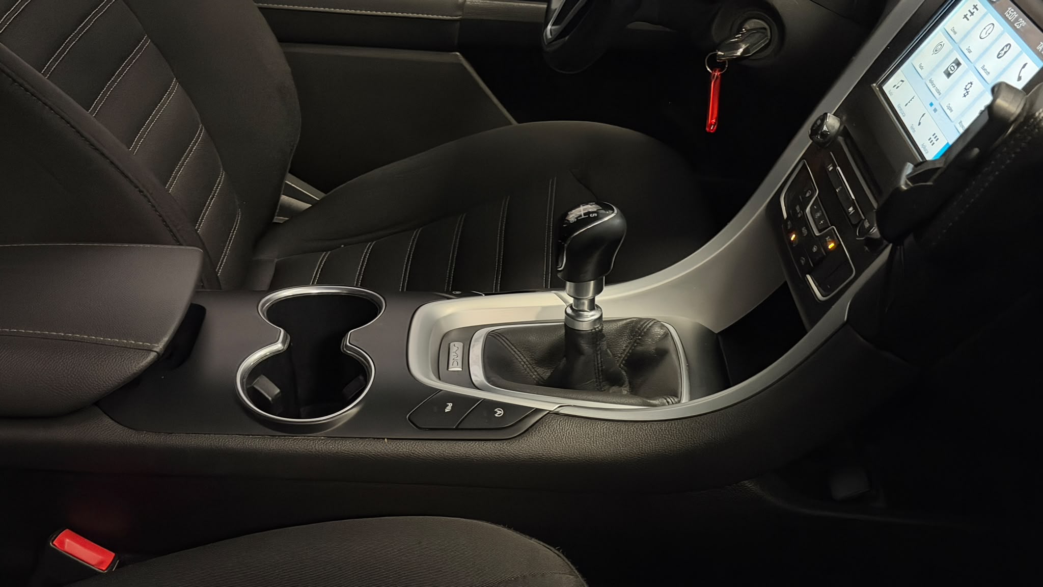 Ford Mondeo 2018 - zdjęcie 18