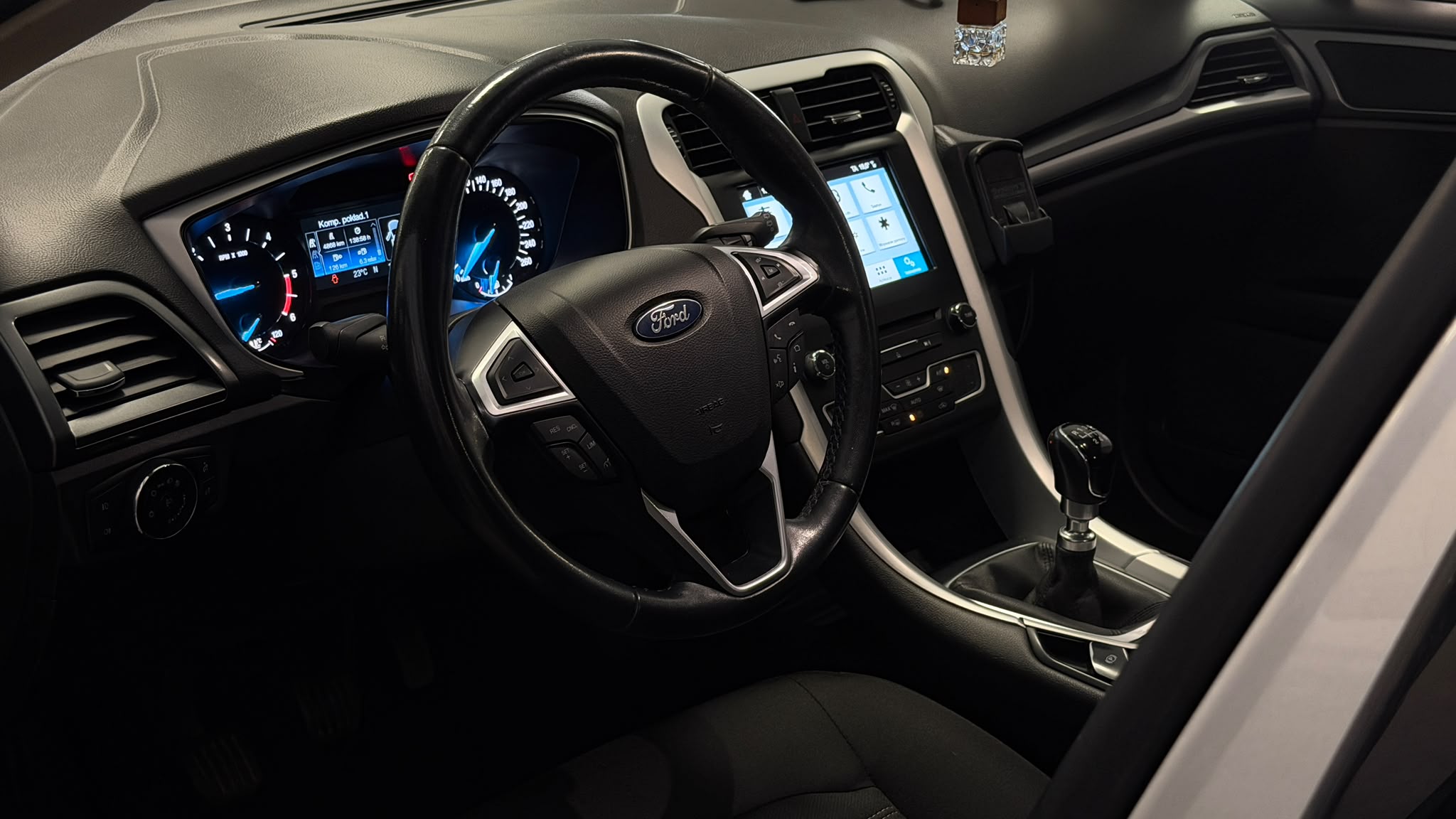 Ford Mondeo 2018 - zdjęcie 9