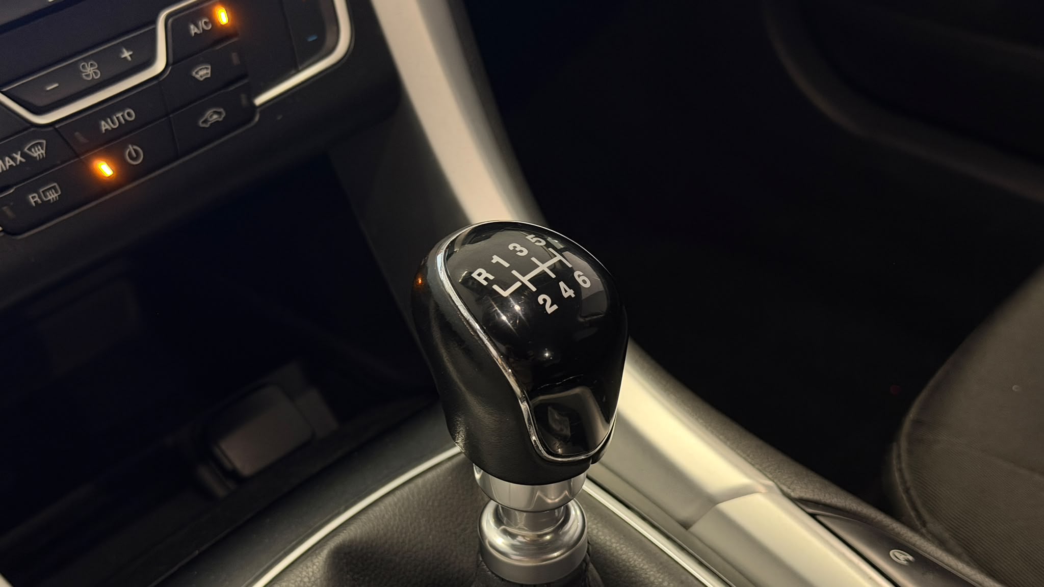 Ford Mondeo 2018 - zdjęcie 19